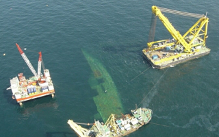 Illustration for article titled How To Salvage A Sunken Car Freighter